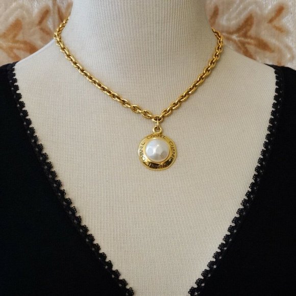 CHANEL Jewelry - AUTHENTIC CHANEL NECKLACE